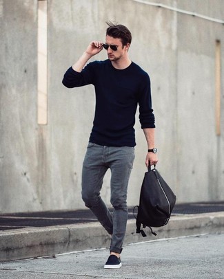 Comment porter un sac à dos noir