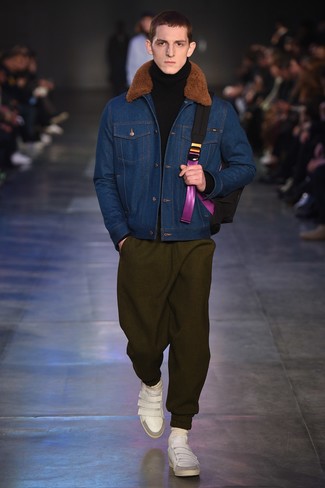 Comment porter un sac à dos noir quand il fait froid