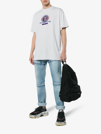 Comment porter un sac à dos noir quand il fait très chaud