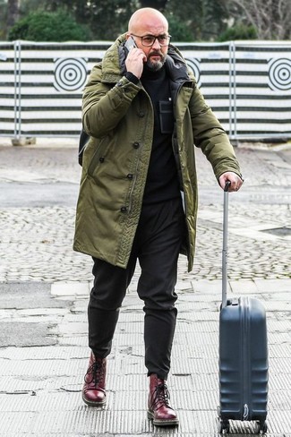 Comment porter un sac à dos noir quand il fait froid