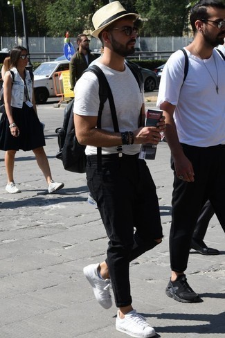 Comment porter un sac à dos noir quand il fait très chaud