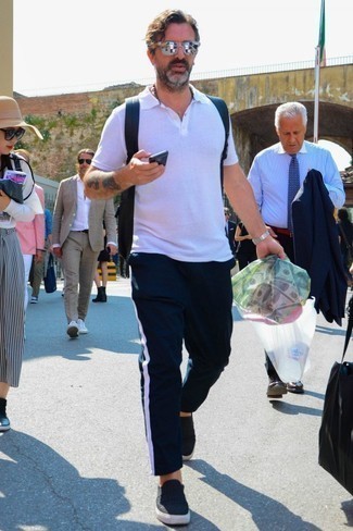 Comment porter un sac à dos noir quand il fait très chaud
