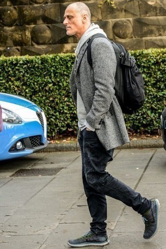 Comment porter un sac à dos noir quand il fait froid après 40 ans