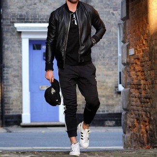Comment porter une casquette de base-ball noire