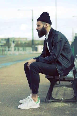Comment porter un bonnet noir à 20 ans