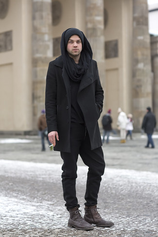Comment porter un bonnet noir à 20 ans
