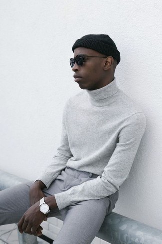 Comment porter un bonnet noir à 20 ans