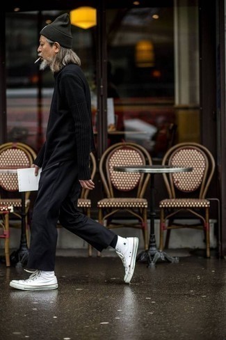 Comment porter un bonnet noir après 50 ans