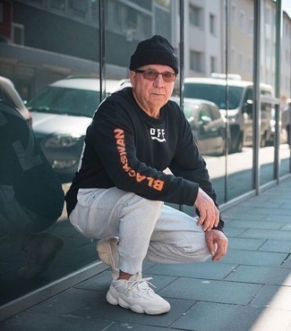 Comment porter un bonnet noir après 60 ans