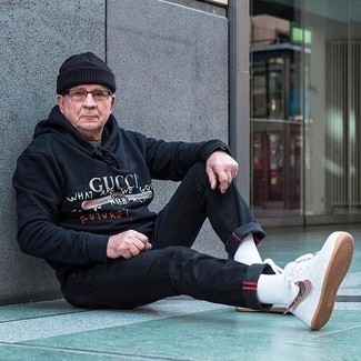 Comment porter un bonnet noir après 60 ans