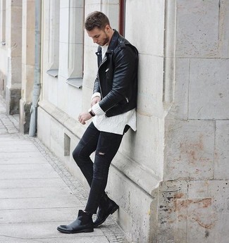 Un pull torsadé à porter avec une veste motard noire