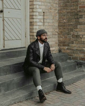 Un pull torsadé à porter avec une veste motard noire