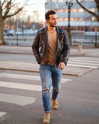 Un pull torsadé à porter avec une veste motard noire