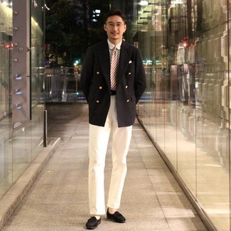 Comment porter un blazer noir avec une chemise verte pour un style elégantes