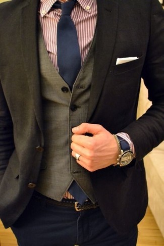 Comment porter un blazer noir quand il fait chaud