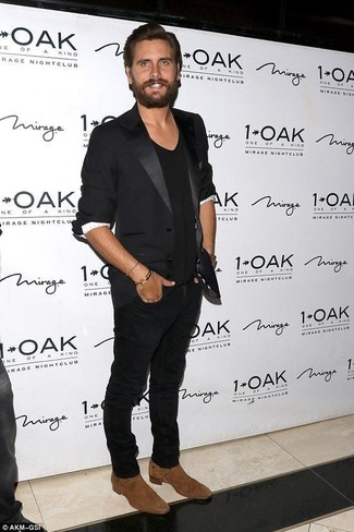 Comment porter un blazer noir quand il fait chaud