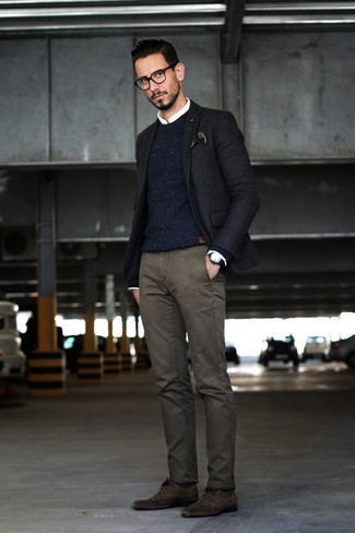 Comment porter un blazer noir quand il fait chaud
