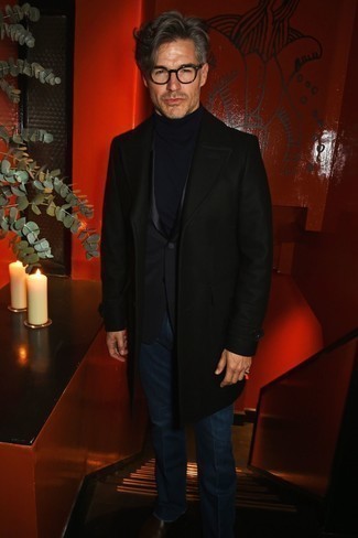 Comment porter un blazer noir quand il fait froid