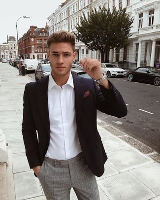 Comment porter un blazer noir quand il fait chaud
