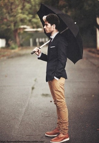 Comment porter un blazer noir quand il fait chaud