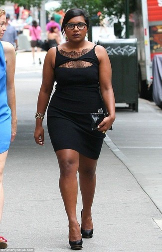 Comment porter une robe moulante noire