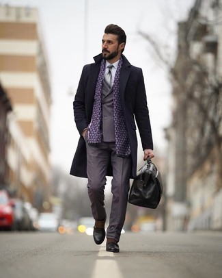 Comment porter une serviette noire pour un style elégantes quand il fait froid