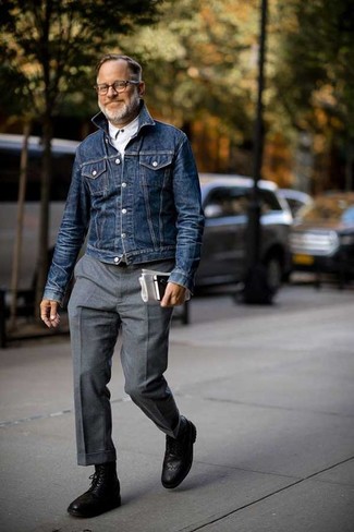 Un pantalon de costume à porter avec des bottes brogue noires