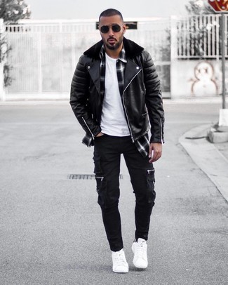 Comment porter un pantalon cargo noir