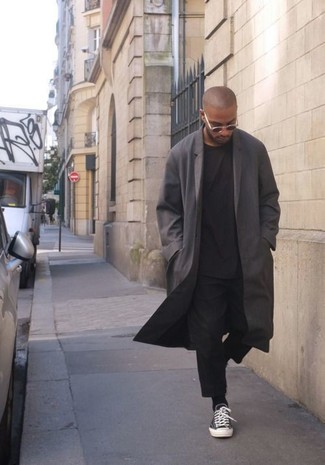 Un pardessus à porter avec un pantalon chino noir