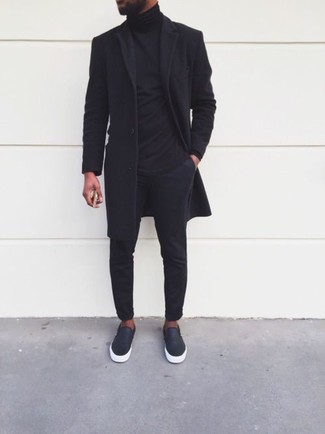 Un pardessus à porter avec un pantalon chino noir