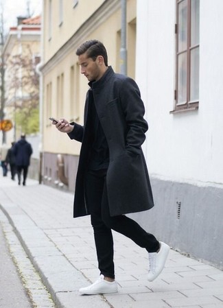 Un pardessus à porter avec un pantalon chino noir