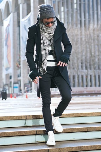 Un pardessus à porter avec un pantalon chino noir