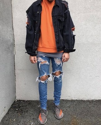 Comment porter une veste en jean noire pour un style relax