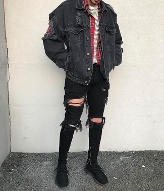 Comment porter une veste en jean noire pour un style relax