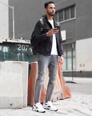 Comment porter une veste en jean noire pour un style relax