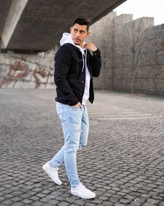 Comment porter une veste en jean noire pour un style relax