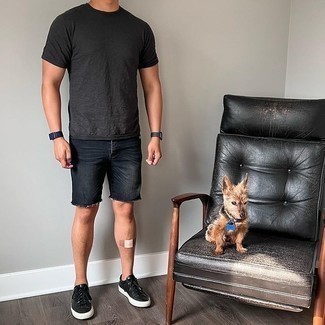 Comment porter un short en denim noir à 30 ans