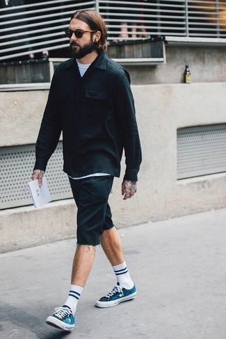 Comment porter un short en denim noir à 30 ans
