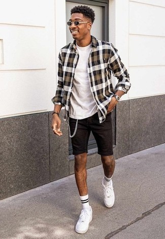 Comment porter un short en denim noir
