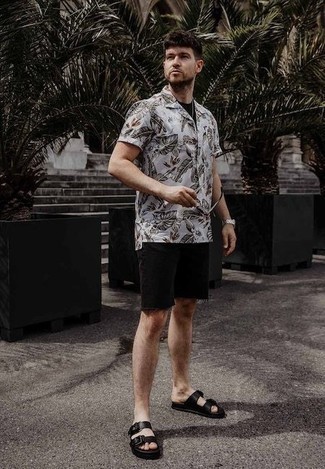 Comment porter un short en denim noir pour un style relax