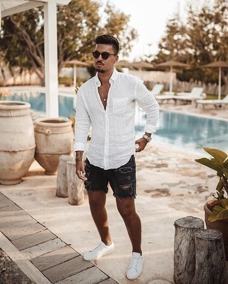 Comment porter un short en denim noir pour un style relax