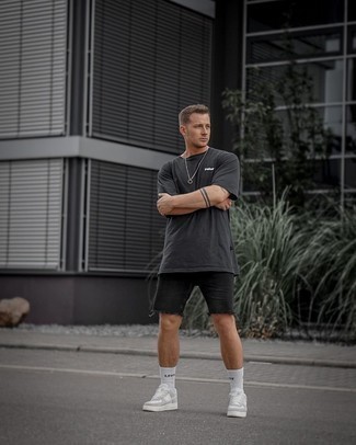 Comment porter un short en denim noir