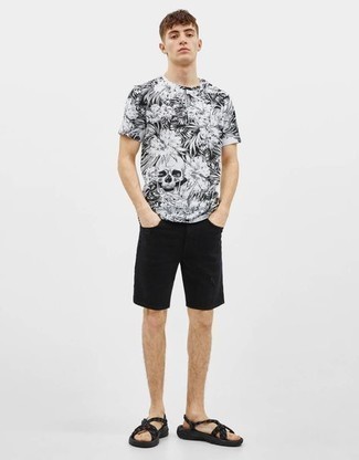 Comment porter un short en denim noir pour un style relax