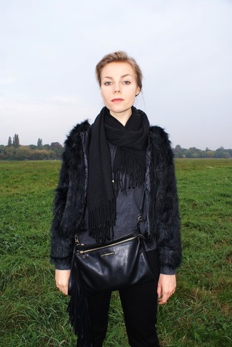 Un jean à porter avec une chemise de ville noire