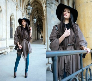 Un jean à porter avec une chemise de ville noire