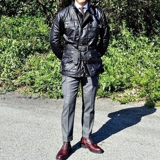 Comment porter une veste style militaire noire au printemps