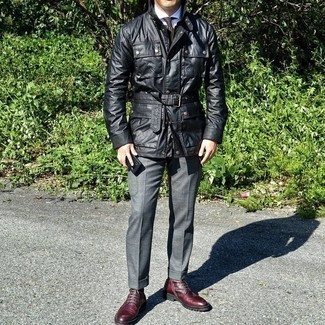 Comment porter une veste style militaire noire au printemps