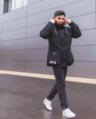 Comment porter une veste style militaire noire au printemps
