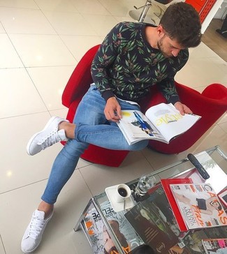 Comment porter un sweat-shirt à fleurs noir