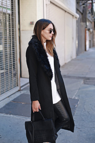 Comment porter un manteau à col fourrure noir